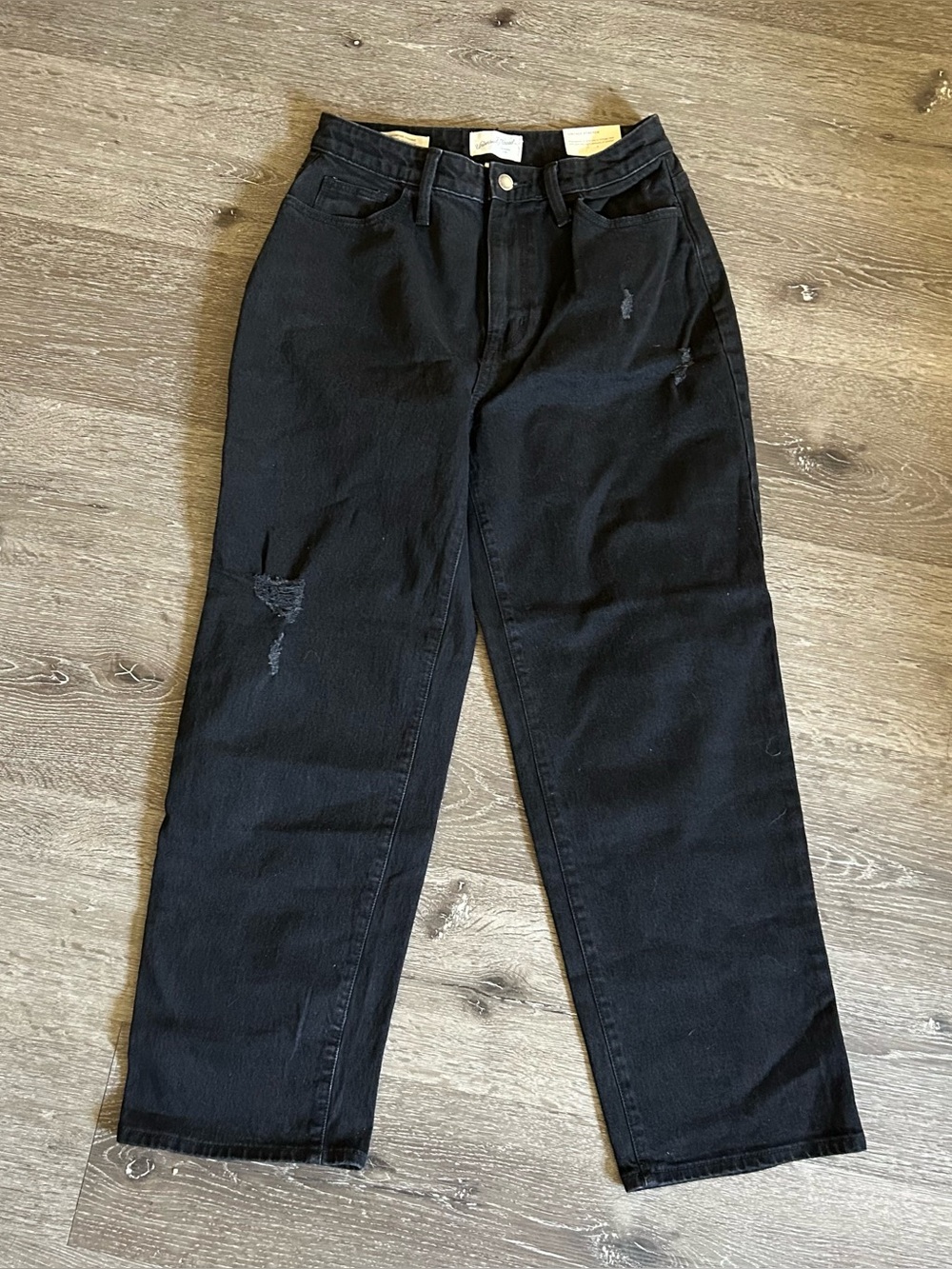 NWT Size 6 Universal Thread Black Distressed Curvy Vintage Straight Denim Jeans